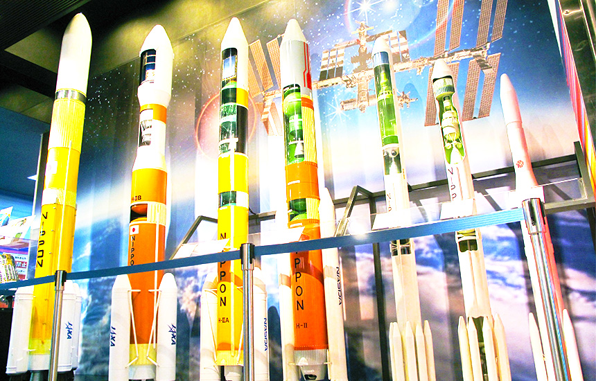 阿武隈急行線で岡駅から宇宙航空研究開発機構角田宇宙センターがあり台山公園とは別のロケットが展示されています。

